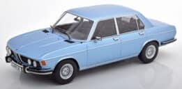 kk scale - 1:18 bmw 3.0s e3 2 series 1971 light blue metallic