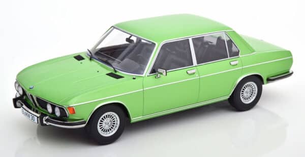 kk scale - 1:18 bmw 3.0s 2.series 1971 light green metallic
