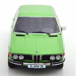 kk scale - 1:18 bmw 3.0s 2.series 1971 light green metallic