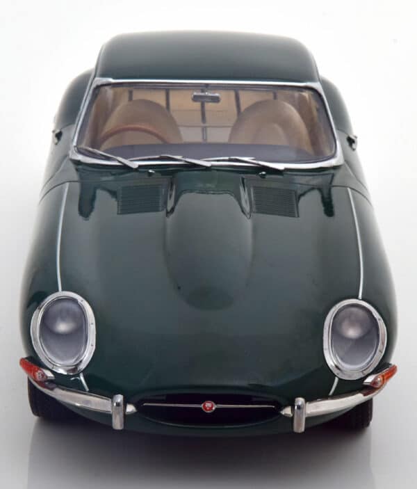 kk scale - 1:18 jaguar e-type coupe series 1 1961 british racing green rhd beige interior (500 pcs)