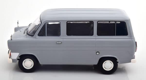 kk scale - 1:18 ford transit mk1 bus 1965 light grey