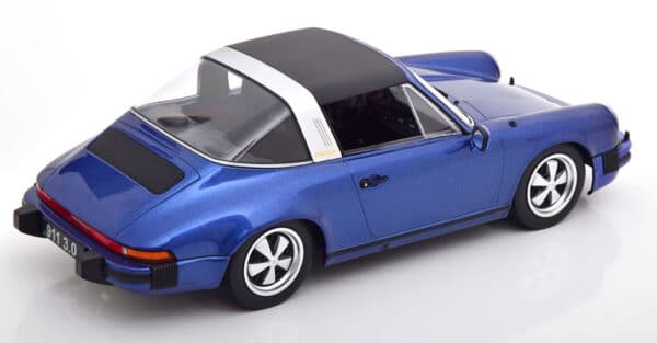 kk scale - 1:18 porsche 911 carrera 3.0 targa 1977 blue metallic w/removable targa roof