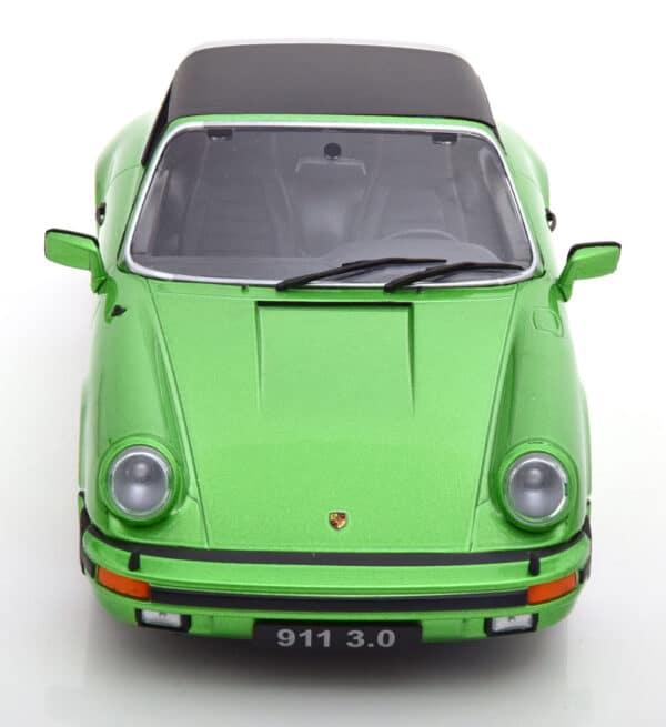 kk scale - 1:18 porsche 911 carrera 3.0 targa 1977 green metallic w/removable targa roof