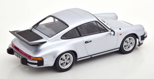 kk scale - 1:18 porsche 911 carrera 3.2 coupe 250.000th 911er w/rear wing 1988