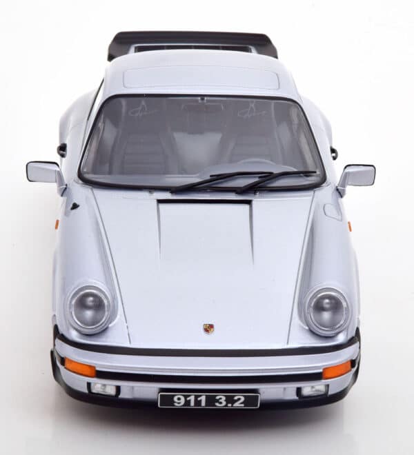 kk scale - 1:18 porsche 911 carrera 3.2 coupe 250.000th 911er w/rear wing 1988