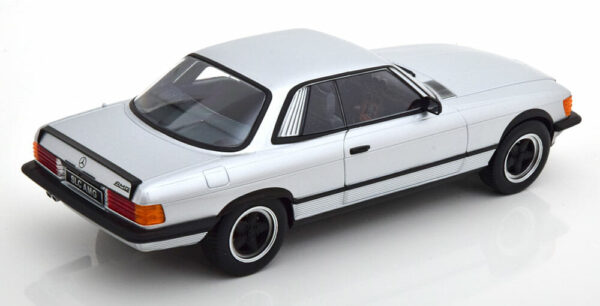 KK Scale - 1:18 Mercedes-Benz 500 SLC 6.0 AMG C107 Silver (1985) 7 KK Scale - 1:18 Mercedes-Benz 500 SLC 6.0 AMG C107 Silver (1985)