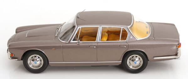 KK Scale 1:18 Maserati Quattroporte I 1965 Grey Metallic (KKDC181511) Diecast Model 8 KK Scale 1:18 Maserati Quattroporte I 1965 Grey Metallic (KKDC181511) Diecast Model