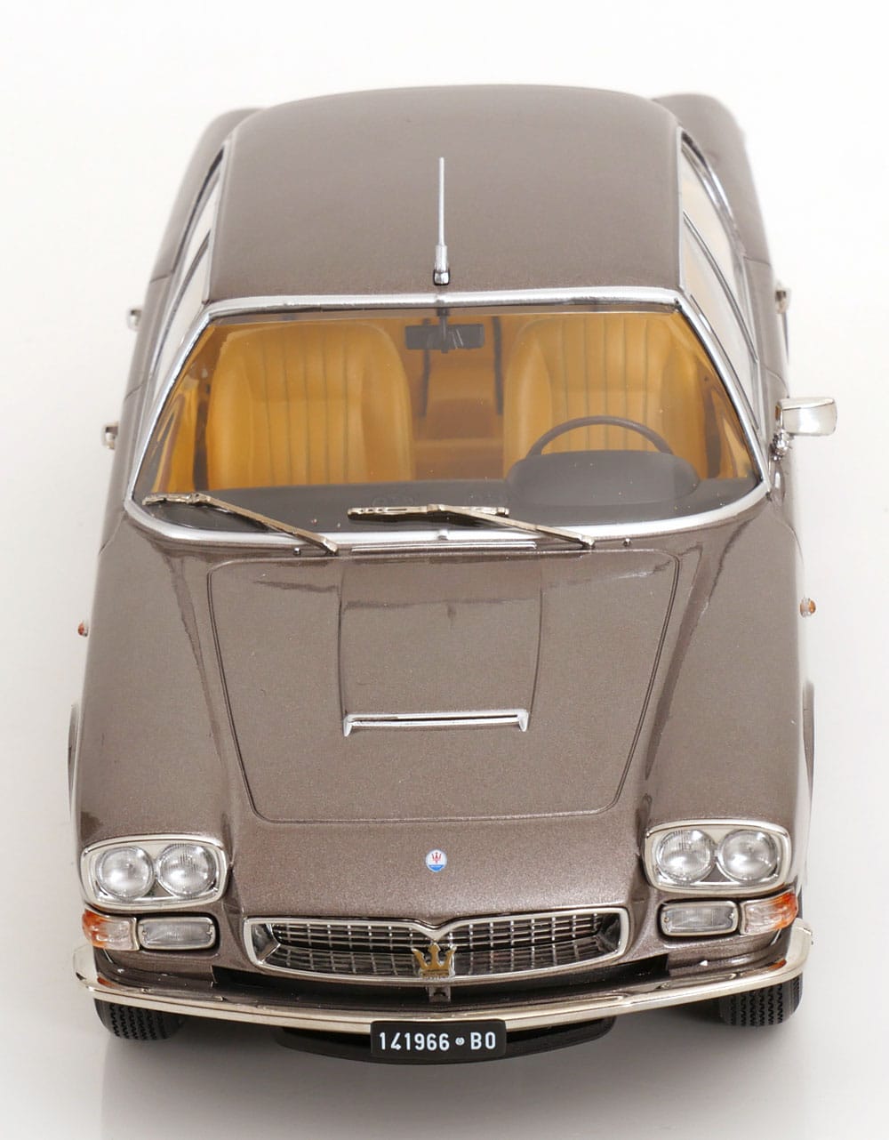 KK Scale 1:18 Maserati Quattroporte I 1965 Grey Metallic (KKDC181511) Diecast Model 4 KK Scale 1:18 Maserati Quattroporte I 1965 Grey Metallic (KKDC181511) Diecast Model - Image 4