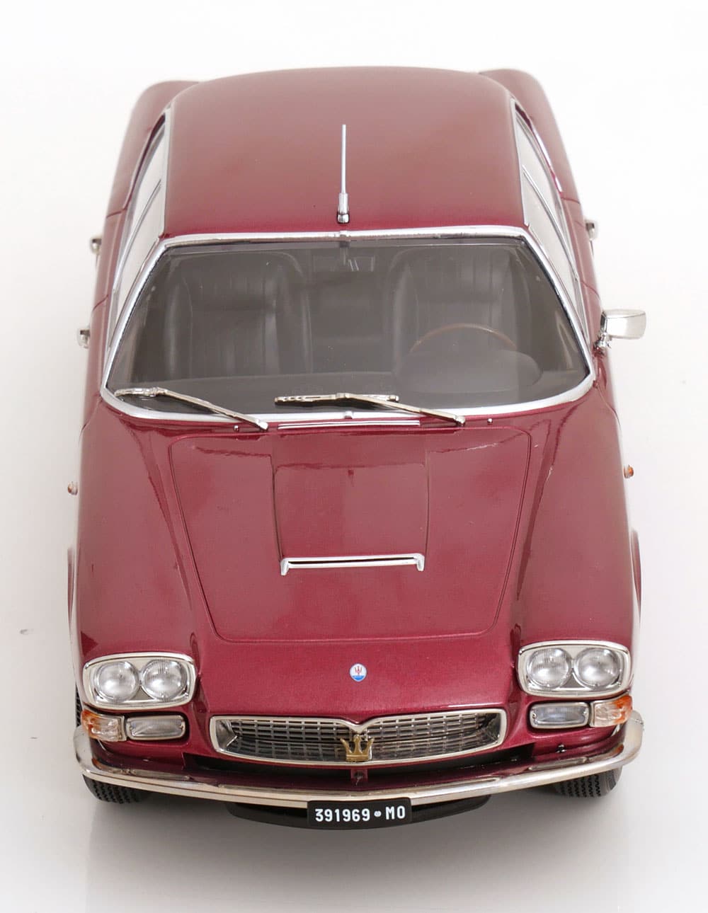 KK Scale 1:18 Maserati Quattroporte I 1965 Red Metallic (KKDC181512) Diecast Model 4 KK Scale 1:18 Maserati Quattroporte I 1965 Red Metallic (KKDC181512) Diecast Model - Image 4