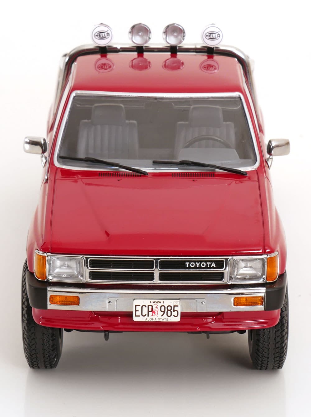 KK Scale 1:18 Toyota Hilux 1985 Red (KKDC181562) Diecast Model 4 KK Scale 1:18 Toyota Hilux 1985 Red (KKDC181562) Diecast Model - Image 4