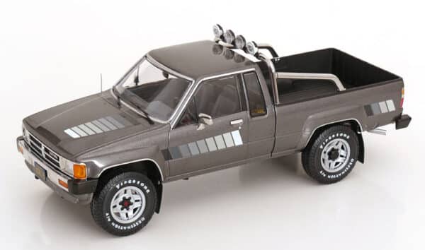 KK Scale 1:18 Toyota Hilux 1985 Grey Metallic (KKDC181563) Diecast Model