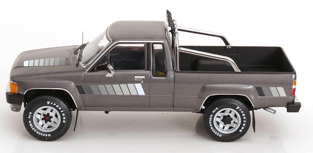KK Scale 1:18 Toyota Hilux 1985 Grey Metallic (KKDC181563) Diecast Model 3 KK Scale 1:18 Toyota Hilux 1985 Grey Metallic (KKDC181563) Diecast Model - Image 3