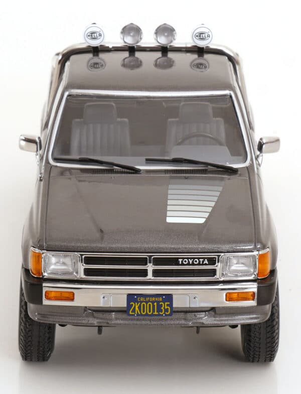 KK Scale 1:18 Toyota Hilux 1985 Grey Metallic (KKDC181563) Diecast Model 9 KK Scale 1:18 Toyota Hilux 1985 Grey Metallic (KKDC181563) Diecast Model