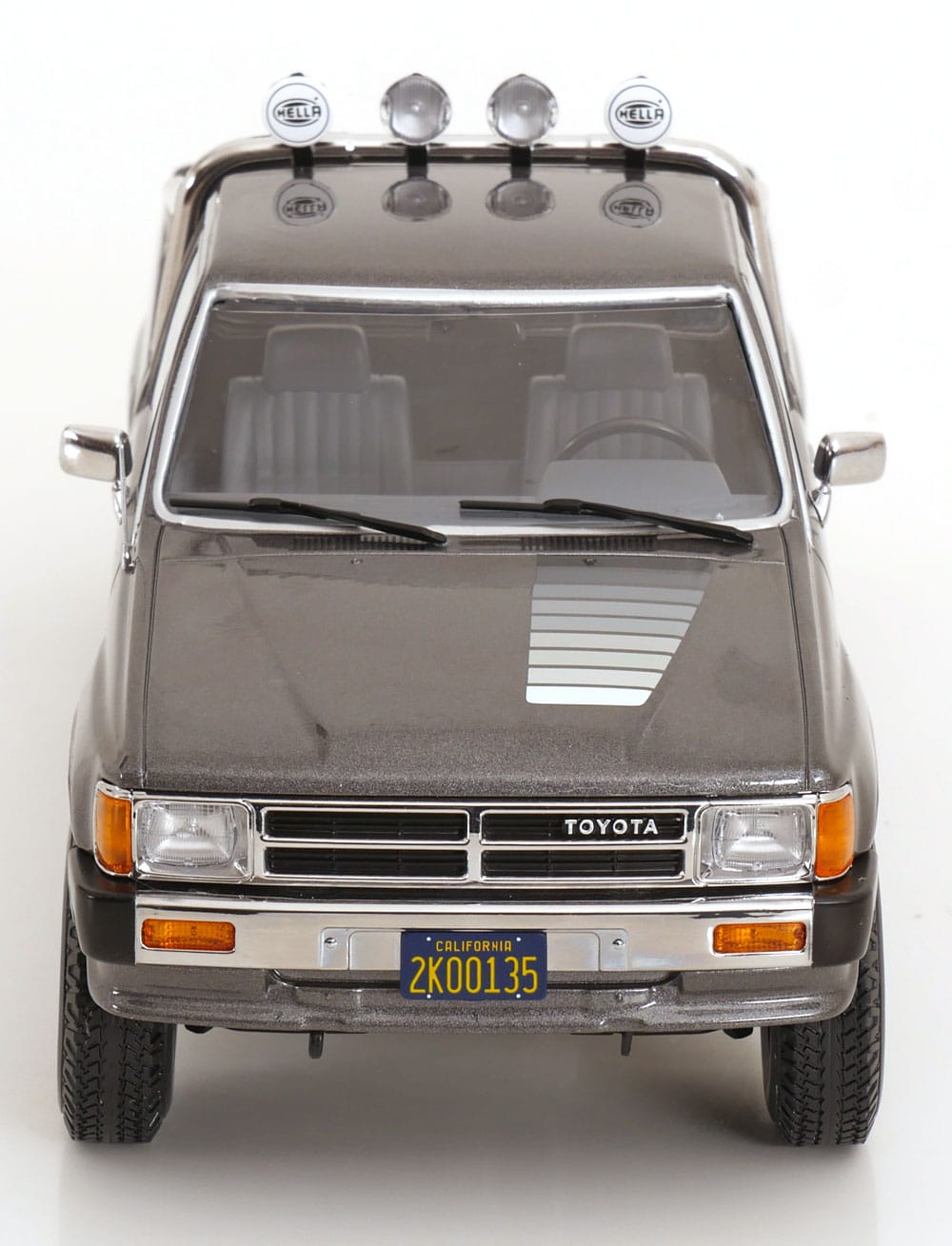 KK Scale 1:18 Toyota Hilux 1985 Grey Metallic (KKDC181563) Diecast Model 4 KK Scale 1:18 Toyota Hilux 1985 Grey Metallic (KKDC181563) Diecast Model - Image 4