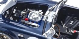 Kyosho - 1:18 Shelby Cobra 427 S/C Spider 1962 Blue & White (KS08048DBL)