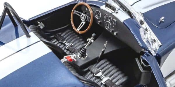 Kyosho - 1:18 Shelby Cobra 427 S/C Spider 1962 Blue & White (KS08048DBL)