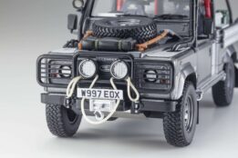 Kyosho - 1:18 Land Rover Defender 2001 Tomb Raider Movie Edition