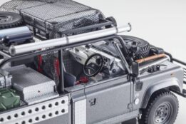 Kyosho - 1:18 Land Rover Defender 2001 Tomb Raider Movie Edition