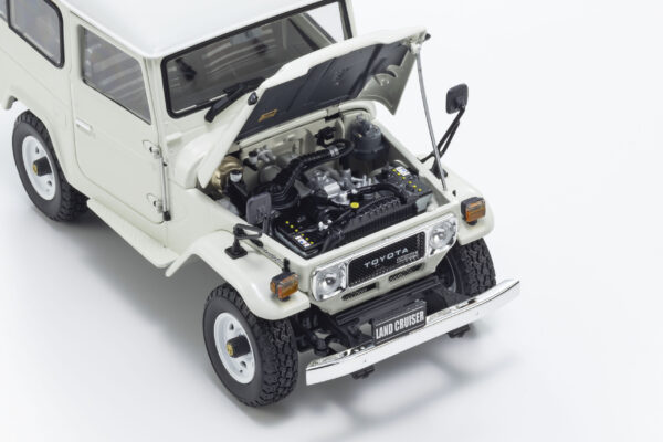 Kyosho 1:18 Toyota Land Cruiser 40 Van (BJ42V) 1980 White