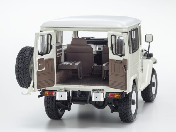 Kyosho 1:18 Toyota Land Cruiser 40 Van (BJ42V) 1980 White