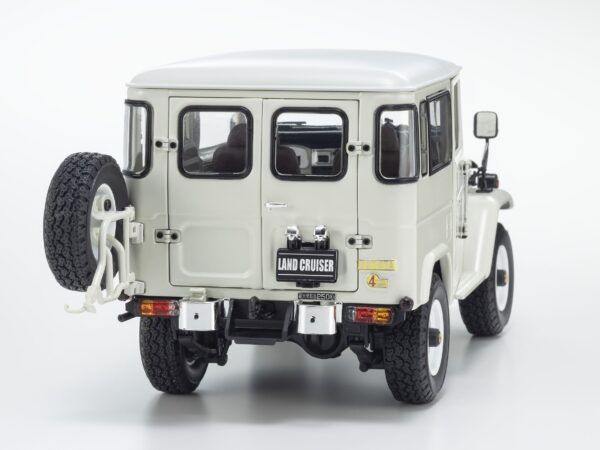 Kyosho 1:18 Toyota Land Cruiser 40 Van (BJ42V) 1980 White