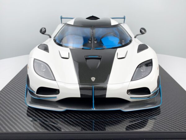 FrontiArt - 1:8 Koenigsegg Agera RS1 Pearl White - Limited Edition Resin Model