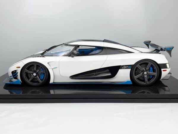 FrontiArt - 1:8 Koenigsegg Agera RS1 Pearl White - Limited Edition Resin Model