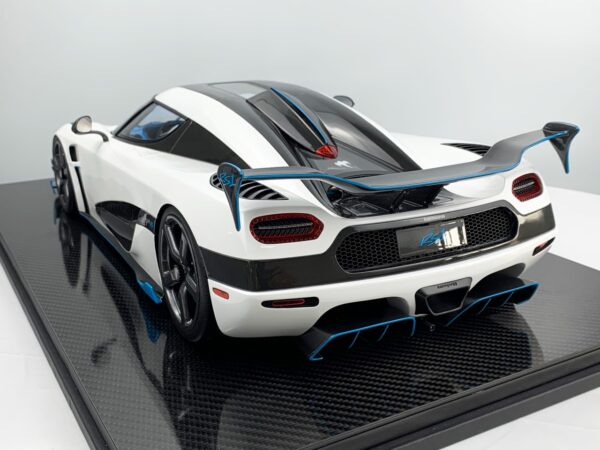 FrontiArt - 1:8 Koenigsegg Agera RS1 Pearl White - Limited Edition Resin Model
