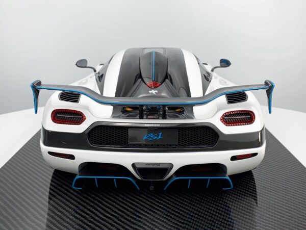 FrontiArt - 1:8 Koenigsegg Agera RS1 Pearl White - Limited Edition Resin Model