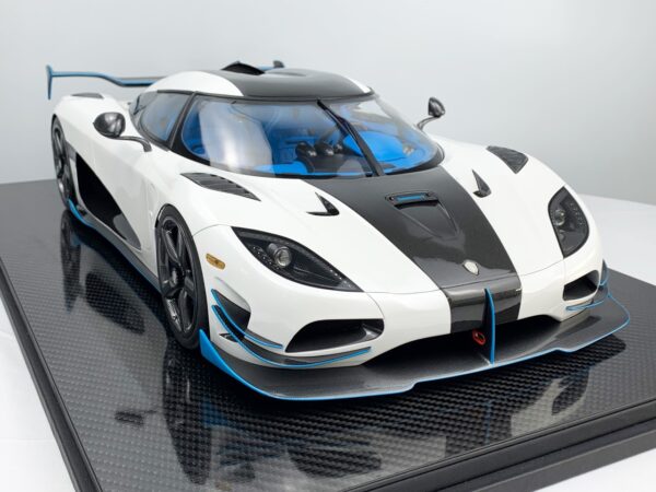 FrontiArt - 1:8 Koenigsegg Agera RS1 Pearl White - Limited Edition Resin Model
