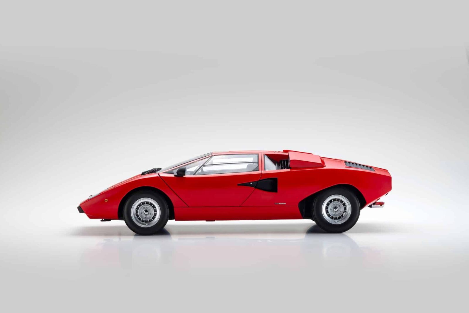 Kyosho 1:12 Lamborghini Countach LP400 Red (KS08611R) Diecast Model