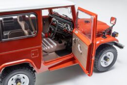 Kyosho 1:18 Land Cruiser Toyota 40 Van Red.1