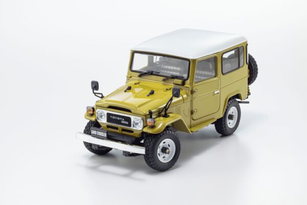 Kyosho 1:18 Toyota Land Cruise Yellow Diecast Model.10