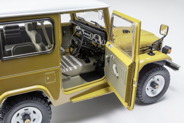 Kyosho 1:18 Toyota Land Cruise Yellow Diecast Model.5