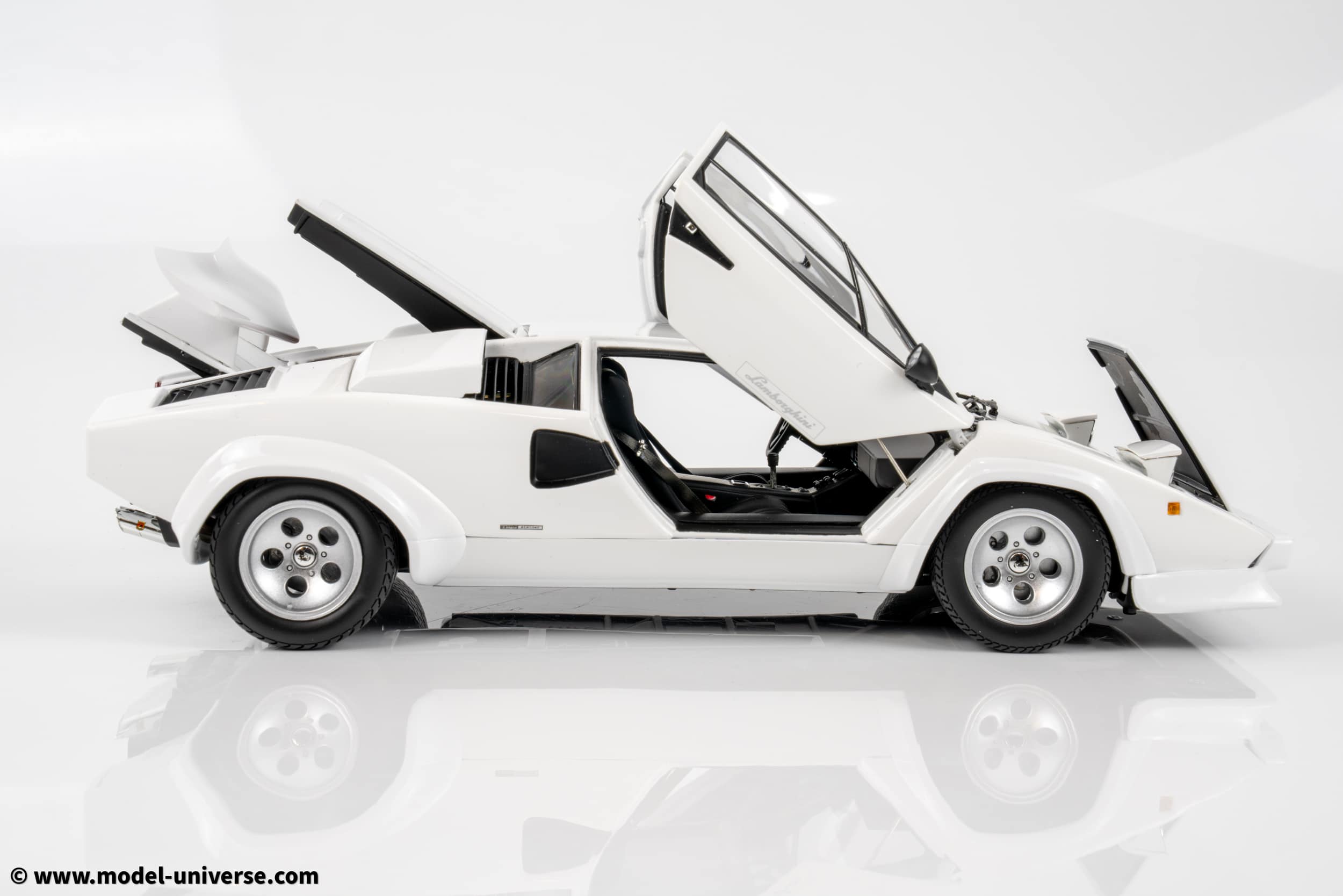 Kyosho - 1:18 Lamborghini Countach LP400 S White 1980 - Diecast