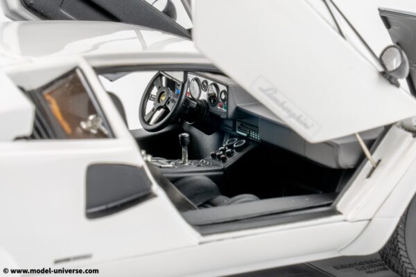 Kyosho - 1:18 Lamborghini Countach LP400 S White 1980 (KS08320WFL) Diecast Model 25 Kyosho - 1:18 Lamborghini Countach LP400 S White 1980 - Diecast Model