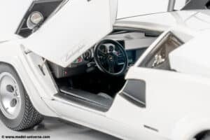 Kyosho - 1:18 Lamborghini Countach LP400 S White 1980 - Diecast Model