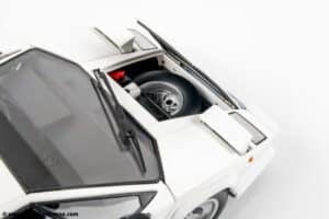 Kyosho - 1:18 Lamborghini Countach LP400 S White 1980 - Diecast Model