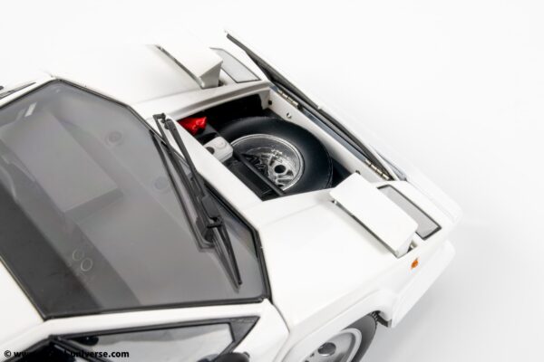 Kyosho - 1:18 Lamborghini Countach LP400 S White 1980 (KS08320WFL) Diecast Model 29 Kyosho - 1:18 Lamborghini Countach LP400 S White 1980 - Diecast Model