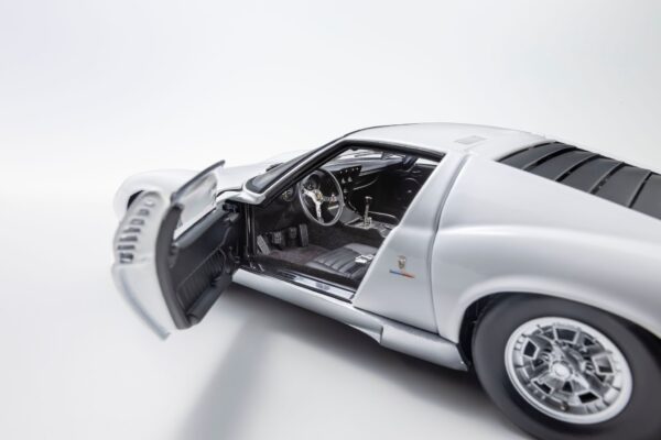 Kyosho Lamborghini miura p400 white diecast model.2