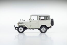 Kysoho 1:18 Toyota Land Cruiser 40 Van White (KS08971Y)