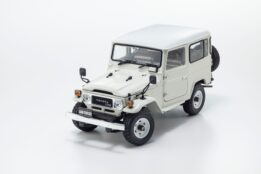 Kysoho 1:18 Toyota Land Cruiser 40 Van White (KS08971Y)