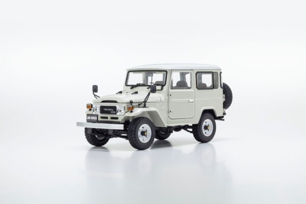 Kysoho 1:18 Toyota Land Cruiser 40 Van White (KS08971Y)