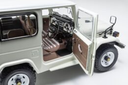 Kysoho 1:18 Toyota Land Cruiser 40 Van White (KS08971Y)