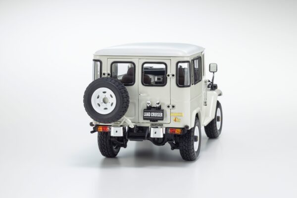 Kysoho 1:18 Toyota Land Cruiser 40 Van White (KS08971Y)