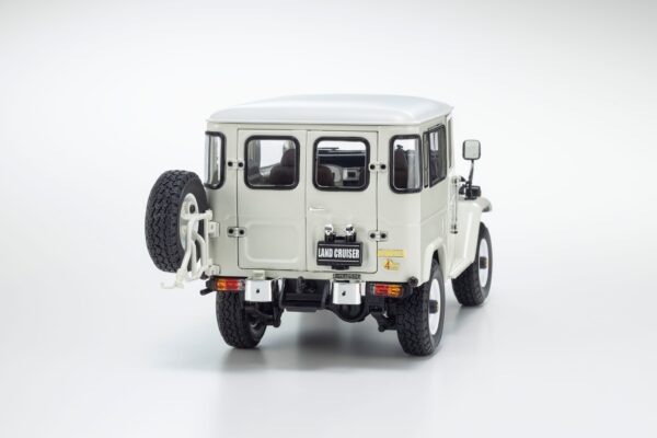 Kysoho 1:18 Toyota Land Cruiser 40 Van White (KS08971Y)