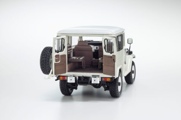 Kysoho 1:18 Toyota Land Cruiser 40 Van White (KS08971Y)