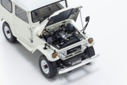 Kysoho 1:18 Toyota Land Cruiser 40 Van White (KS08971Y)