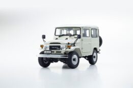 Kysoho 1:18 Toyota Land Cruiser 40 Van White (KS08971Y)