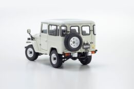 Kysoho 1:18 Toyota Land Cruiser 40 Van White (KS08971Y)